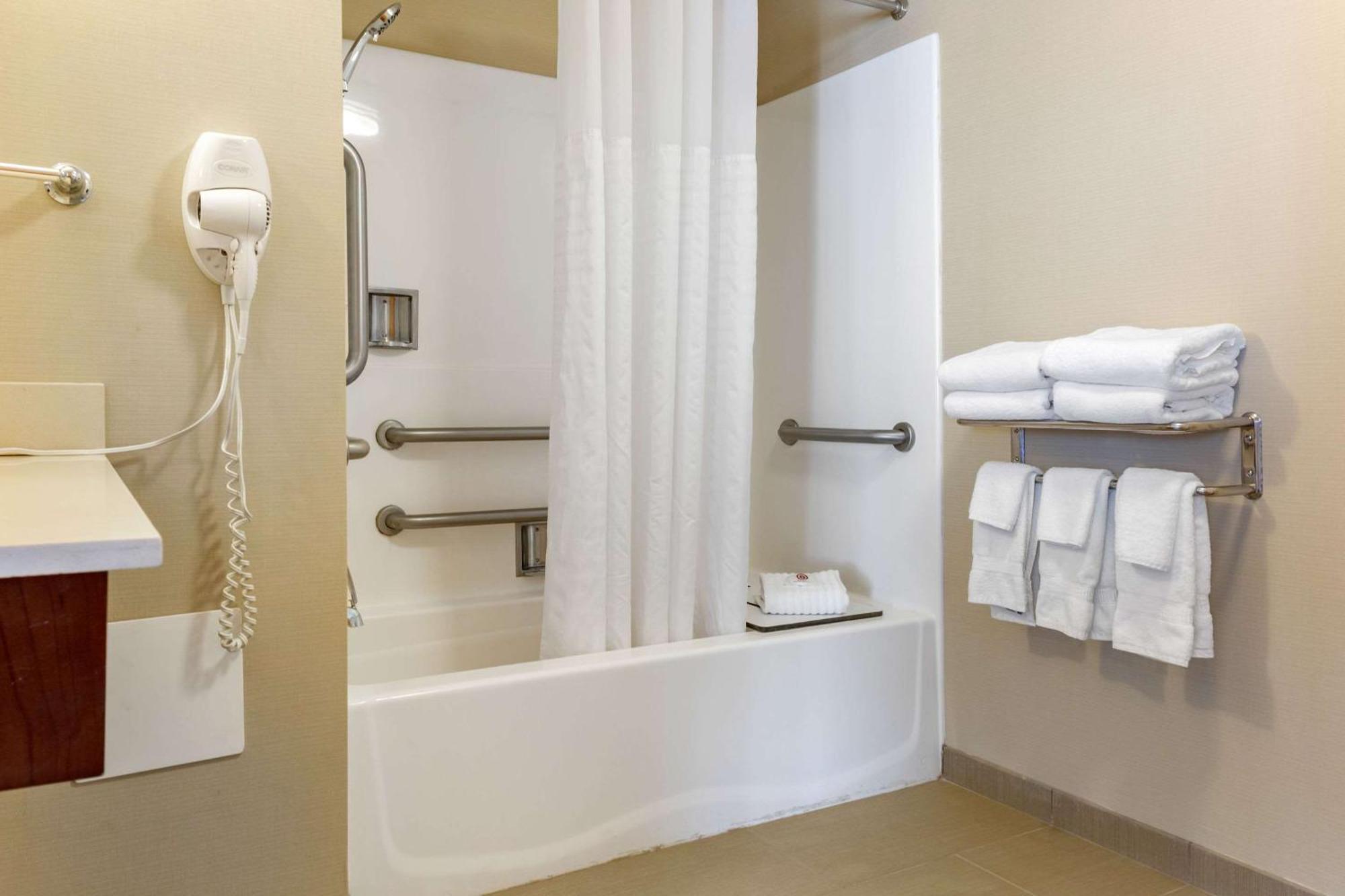 Comfort Lancaster Amish Country Hotel 3*